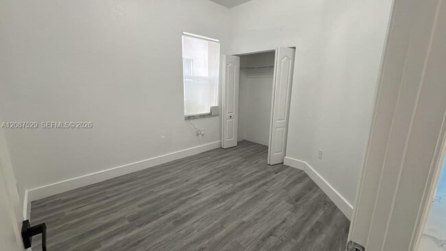 Building Photo - 3961 NE 11th Dr