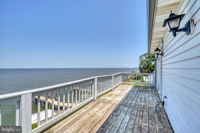 Building Photo - 2166 Lake Dr