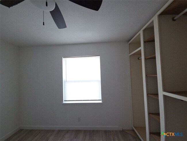 Building Photo - 1315 Estes Dr