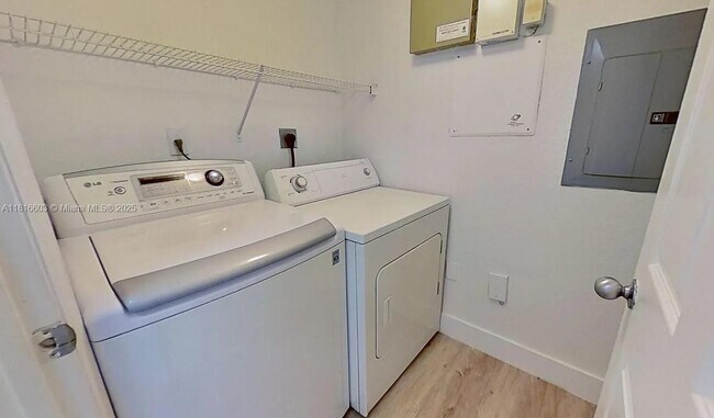 Building Photo - 2544 Centergate Dr