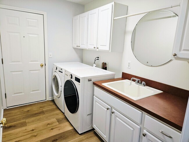 Building Photo - 3956 Bridle Pass