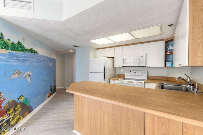 Building Photo - Coastal Living meets convenience in the He...