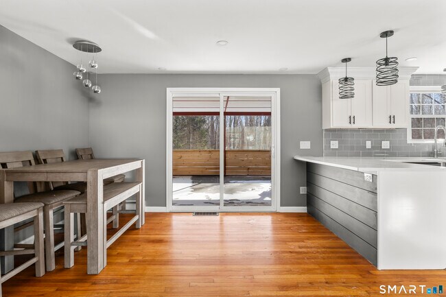 Building Photo - 17 Champlain Dr