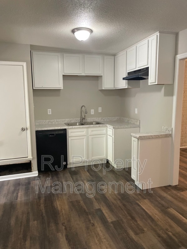 Building Photo - 9154 Haleville St