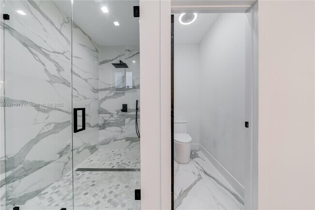 Building Photo - 4301 NW 6th Ave