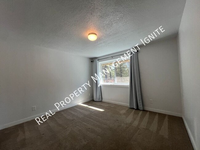 Building Photo - 15964 Bull Bat Ln