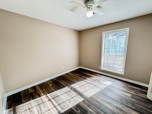 Building Photo - 99 Gardenia Dr