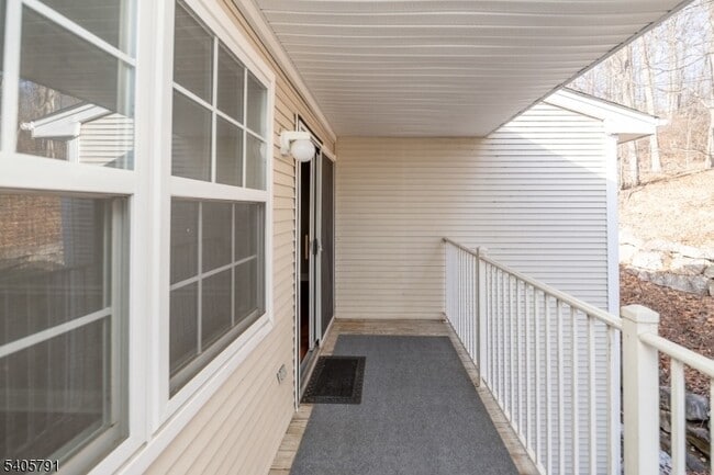 Building Photo - 52 Brookside Ln