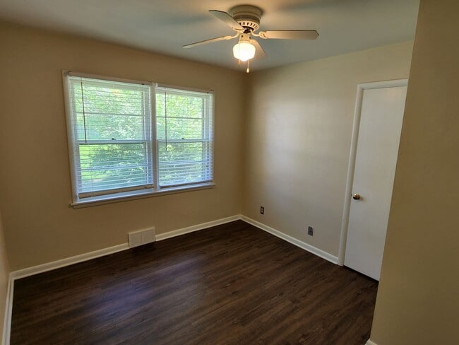 Building Photo - 3 bedroom Tosa ranch