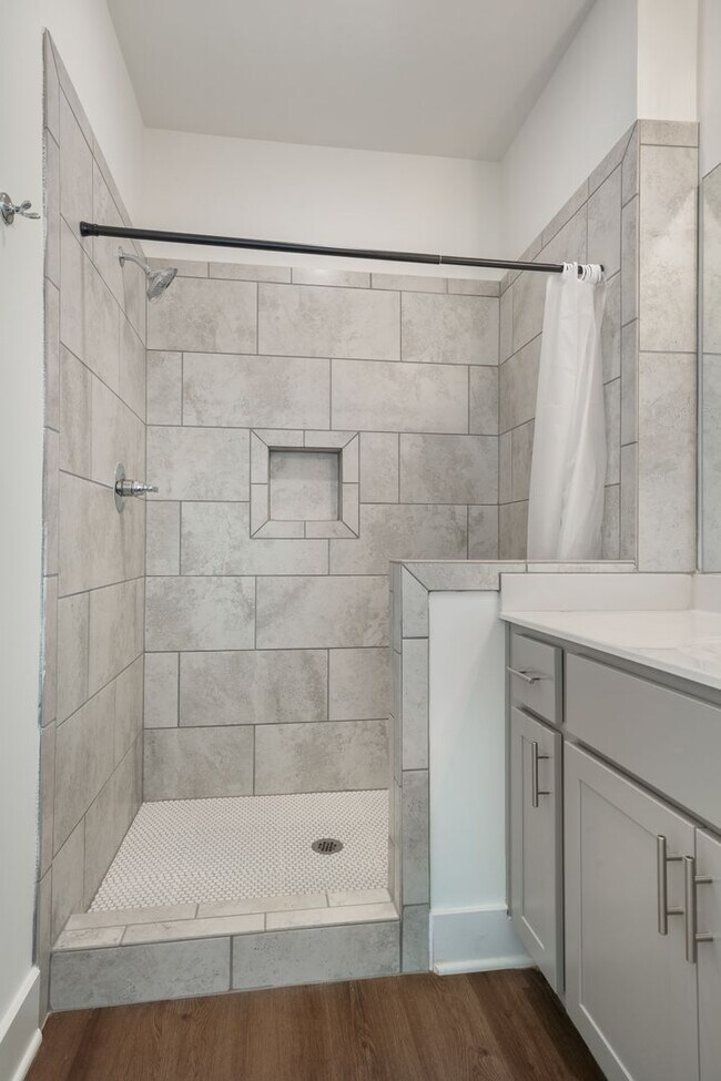 Building Photo - Luxury Living: Spacious 3-Bedroom Retreat with Modern Amenities