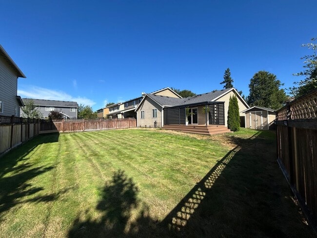 Building Photo - Gorgeous 3 BD, 2 BA House with 1 Car garag...