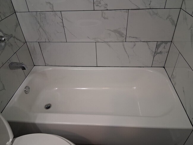 Building Photo - 804 Boston St