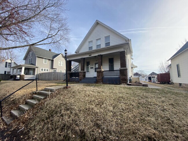 Primary Photo - 1024 18th Ave