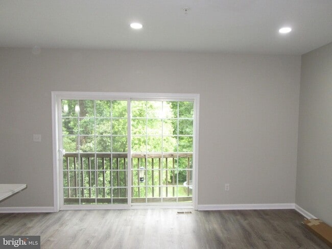 Building Photo - 707 S Twin Lakes Blvd