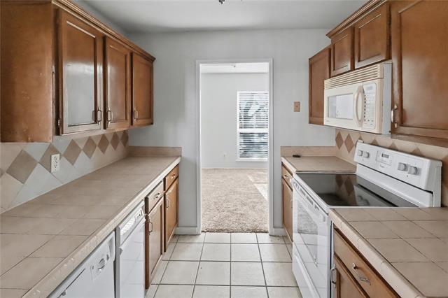 Building Photo - 921 Middle Cove Dr