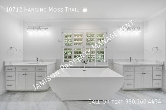 Building Photo - 10712 Hanging Moss Trail