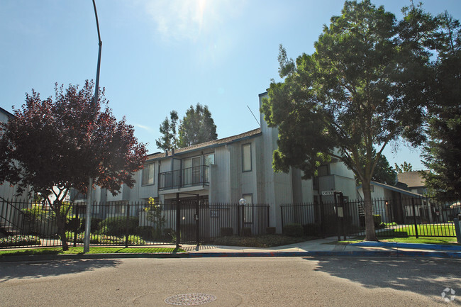 Building Photo - Kelley Drive Condominiums