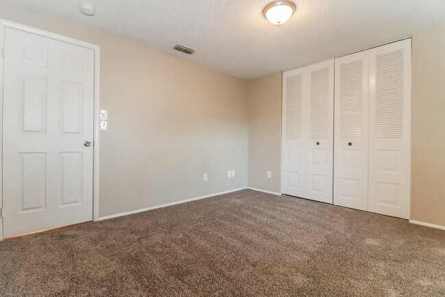 Building Photo - 7801 Glencoe Dr