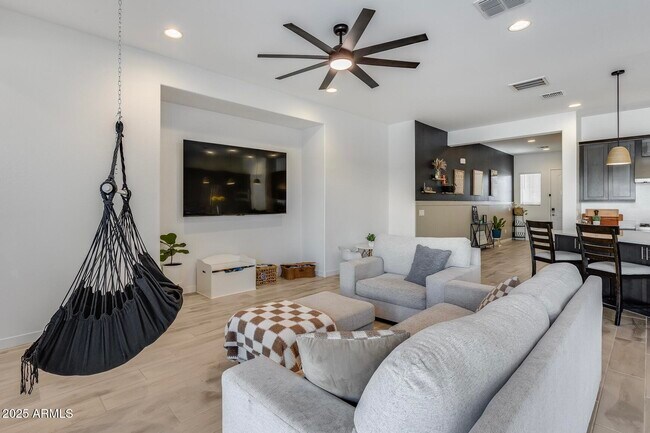 Building Photo - 7694 W Desert Spoon Dr