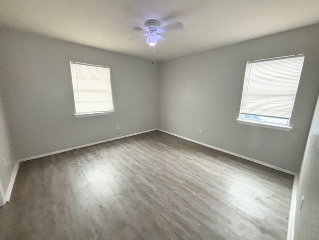 Building Photo - 413 Freestone Dr