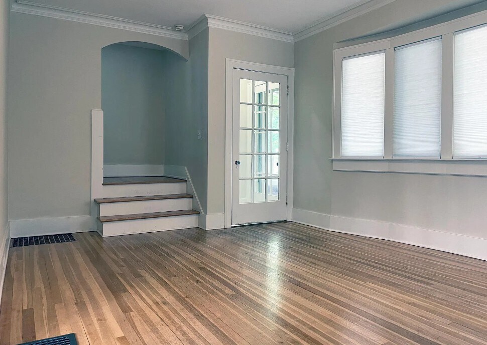 Building Photo - 704 Lovett Ave SE