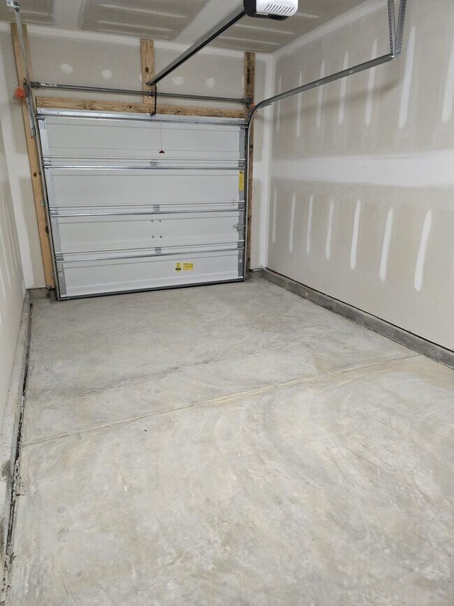 Building Photo - New Construction 3BR/2.5BA Townhome in Monroe