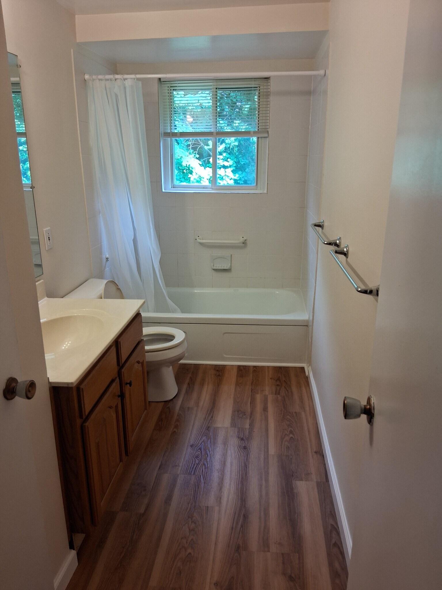 Bathroom - 806 Westbury Rd