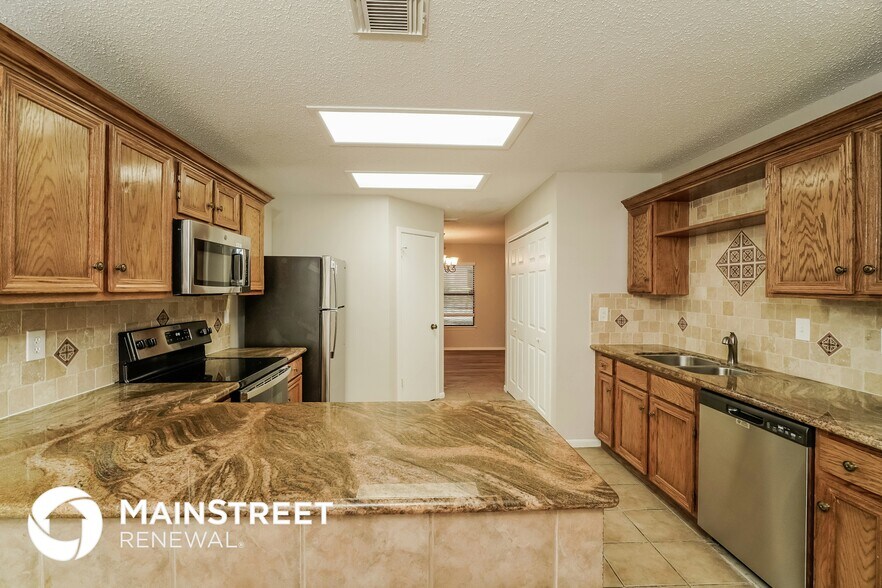 Building Photo - 7622 Cascade Oak Dr