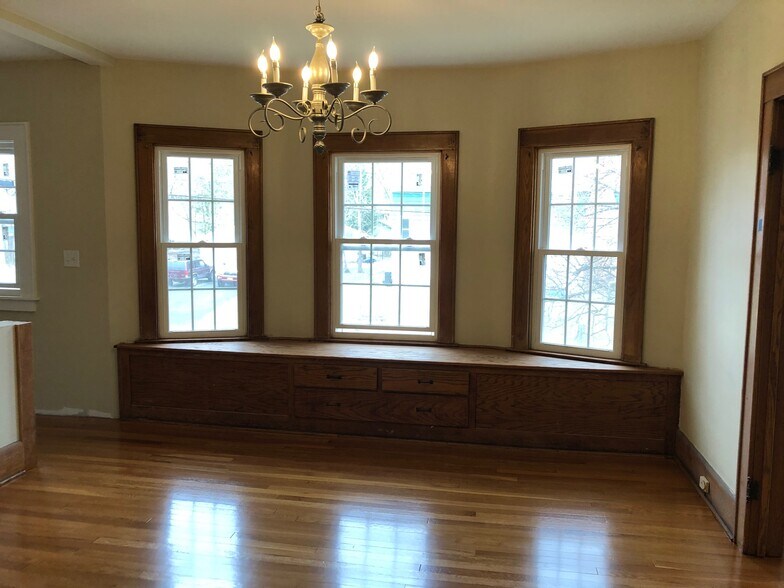 Building Photo - 400 Broad St