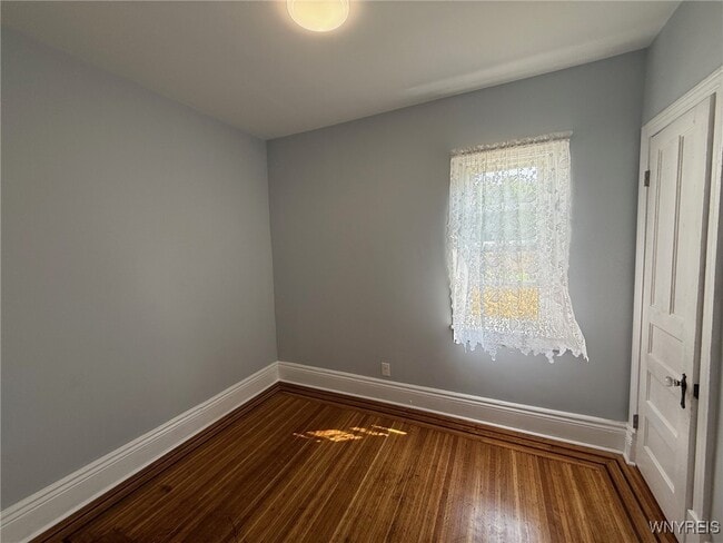 Building Photo - 11 Baynes St