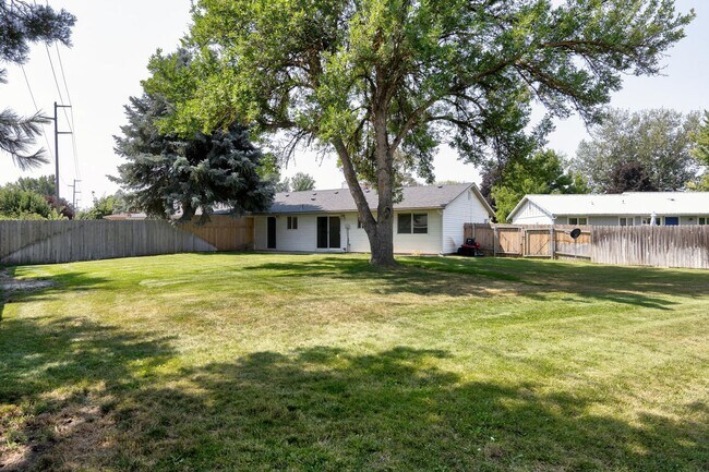 Building Photo - Complete Remodel near Boise River _ Pet Friendly!