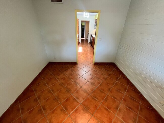 Building Photo - East- 3 bedroom/ 2 bathroom home with sparkling pool!