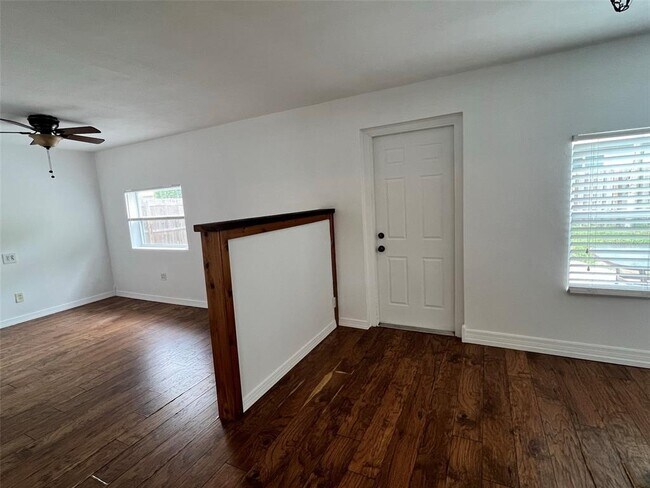Building Photo - 11401 64th Terrace N