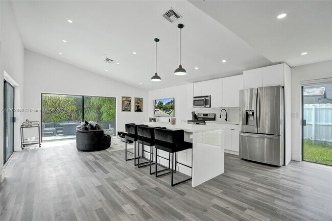 Building Photo - 4920 NW 83rd Terrace