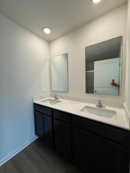 Building Photo - 347 Summit Cir