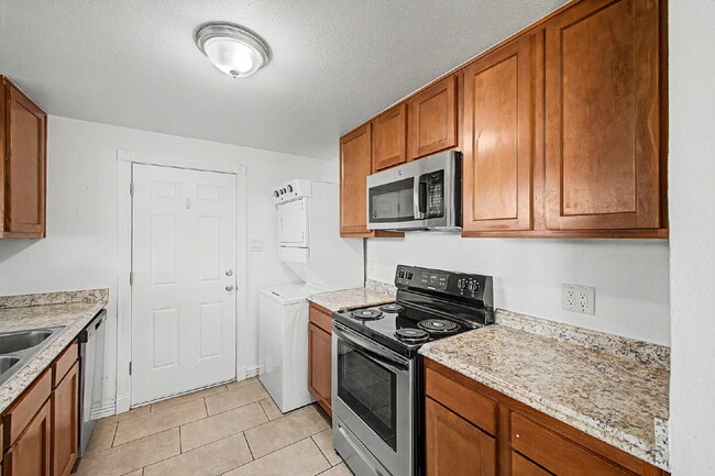 Building Photo - Garden Level 2 bedroom/1 bath for rent in Denver