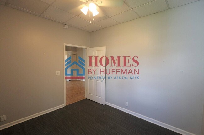 Building Photo - 1302 Cumberland Ave