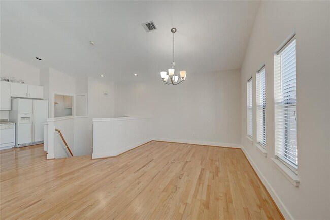 Building Photo - 5723 Larkin St