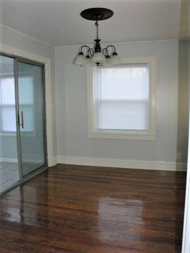 Building Photo - THIS COULD BE YOUR NEW HOME, BUSINESS, OR BOTH!