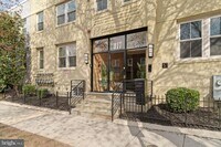 Building Photo - 417 18th St NE