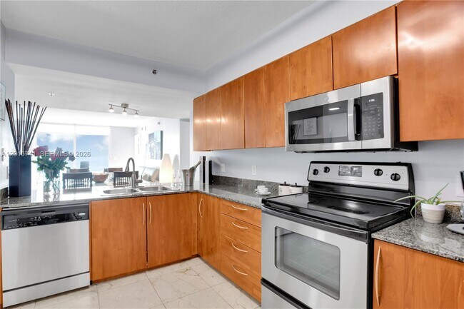 Building Photo - 1200 Brickell Bay Dr
