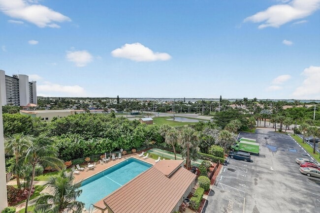 Building Photo - 10310 S Ocean Dr