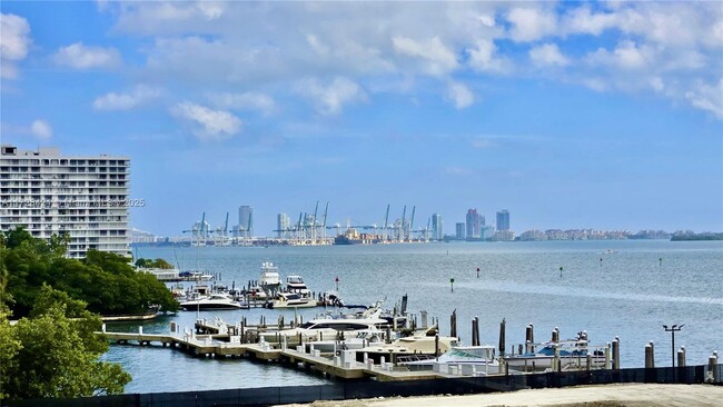 Building Photo - 1865 Brickell Ave