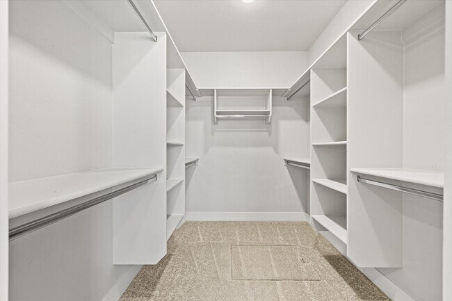 Building Photo - Luxury 4-Bedroom Home for Rent in Dry Cree...