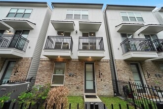 Building Photo - 1268 N Post Oak Rd