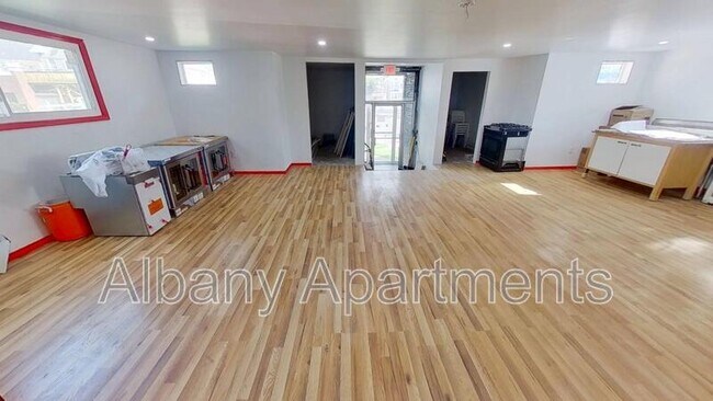Building Photo - 4 Ten Eyck Ave