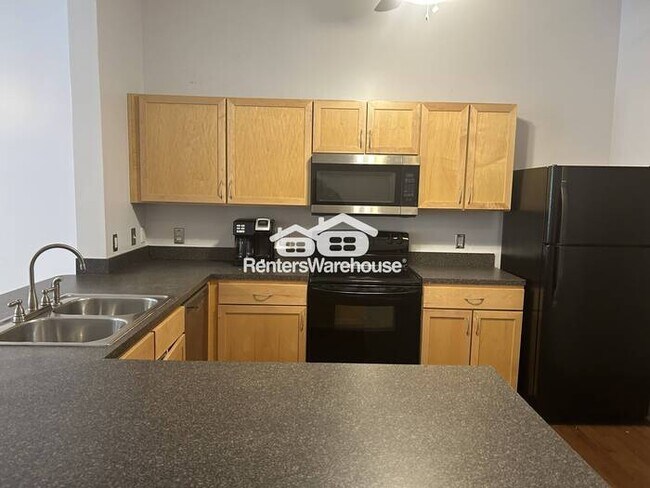 Building Photo - Perfectly located 2-bedroom 2 bath Condo