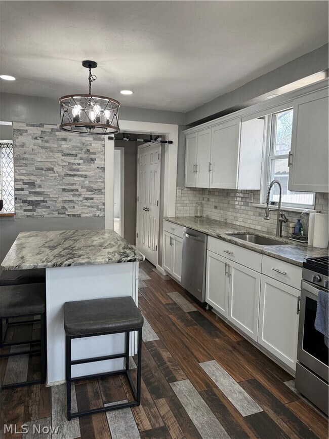 Building Photo - 1460 Elmwood Ave