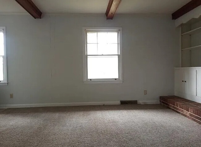 Building Photo - 221 Old Cedar Rock Rd