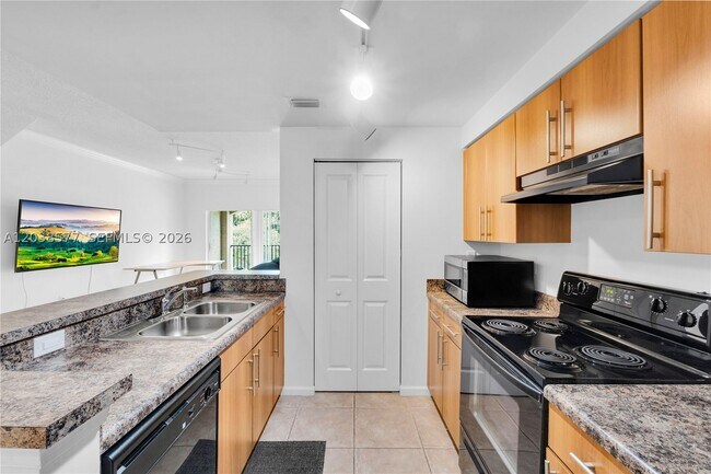 Building Photo - 5880 W Sample Rd